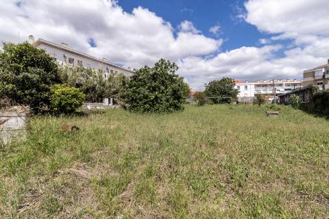 Terreno na Ajuda com 2000 m2, junto ao Polo Universitário da Ajuda