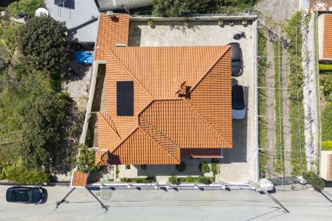Moradia com vista mar e amplos espaços verdes na Ericeira.