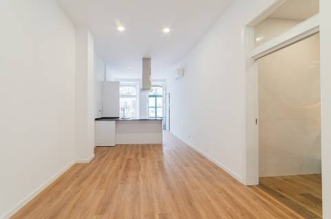 Apartamento em remodelação na zona da Graça