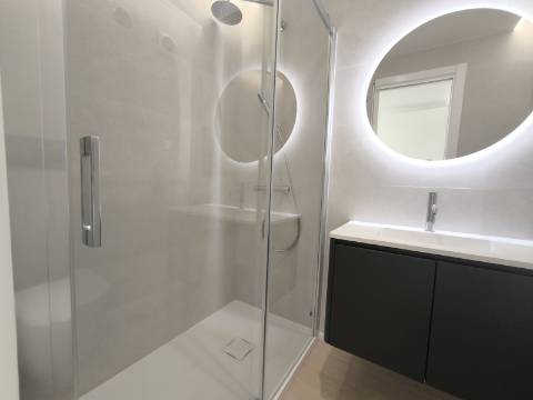 Apartamento Duplex T3 + 2 em Santo António da Caparica
