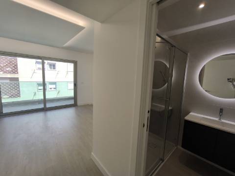 Apartamento Duplex T3 + 2 em Santo António da Caparica