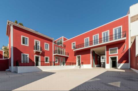 Moradia T3 com 3 Suites, em condomínio fechado no Monte Estoril