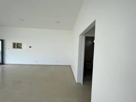 Loja na Carvoeira com 100m2