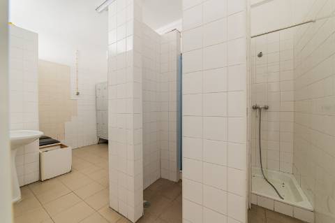 Armazém para Venda em Almeirim, nave ampla com 7 m de pé direito