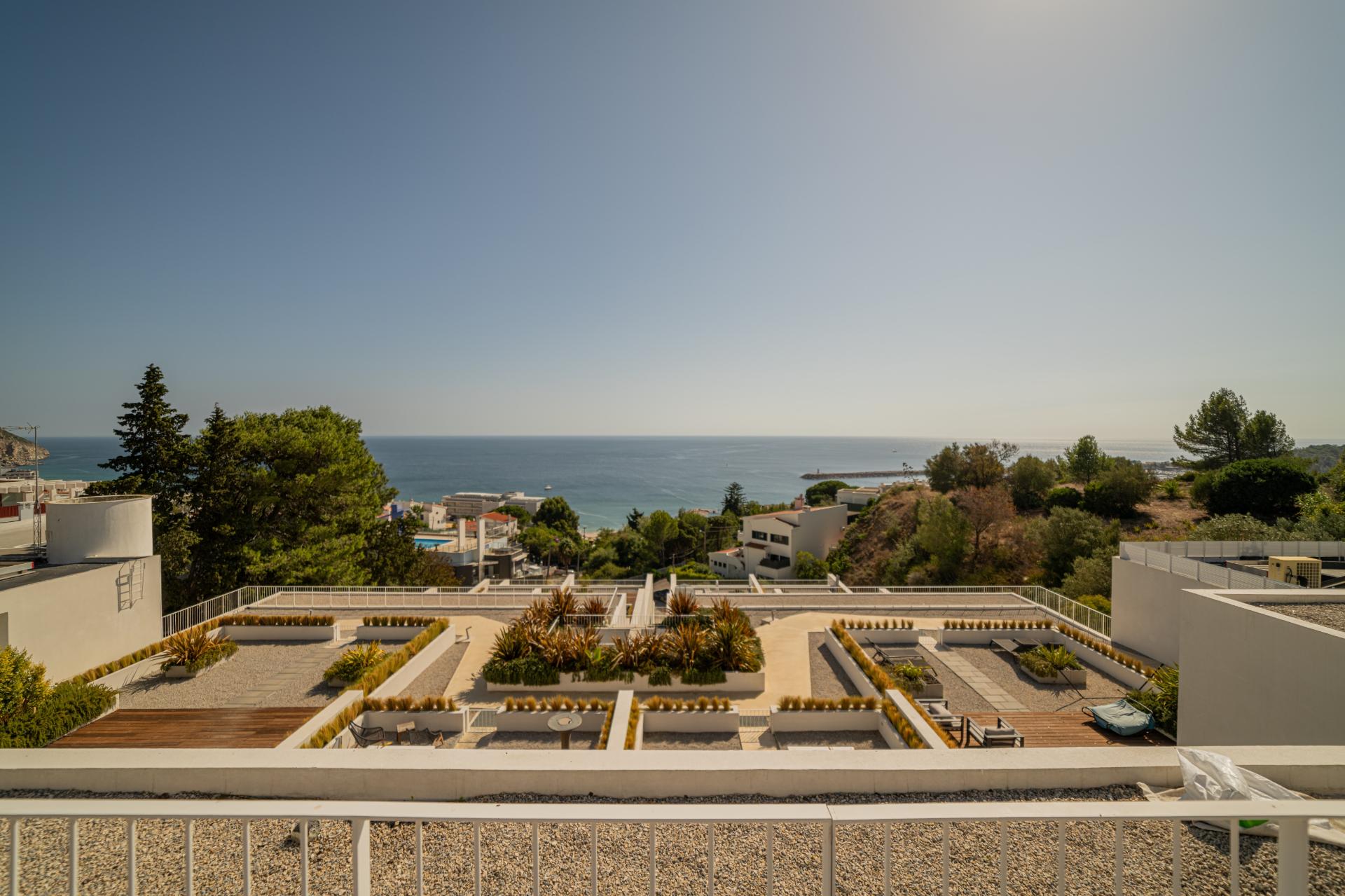 Apartamento com Jardim Privado de 38 m² e Acesso Direto, em Condomínio Exclusivo em Sesimbra