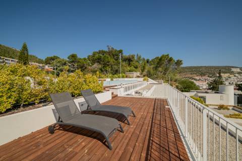 Apartamento com Jardim Privado de 38 m² e Acesso Direto, em Condomínio Exclusivo em Sesimbra