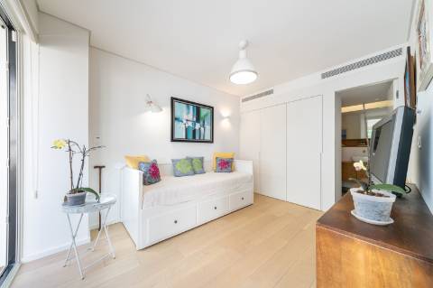 Apartamento com Jardim Privado de 38 m² e Acesso Direto, em Condomínio Exclusivo em Sesimbra
