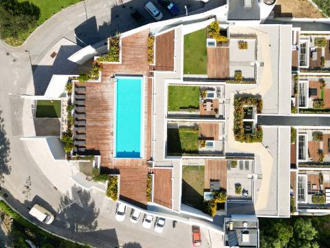 Apartamento com Jardim Privado de 38 m² e Acesso Direto, em Condomínio Exclusivo em Sesimbra