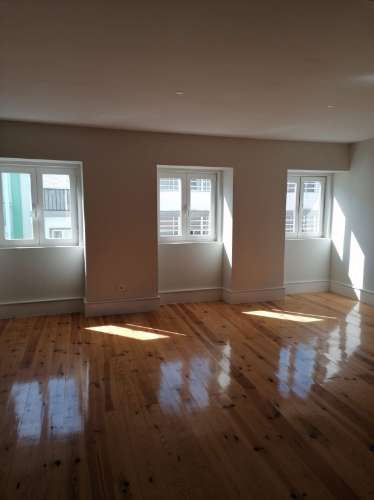 Duplex T4 Luminoso com Vista de rio na Graça, Lisboa