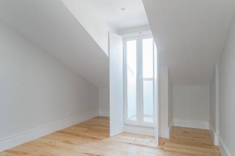 Duplex T4 Luminoso com Vista de rio na Graça, Lisboa