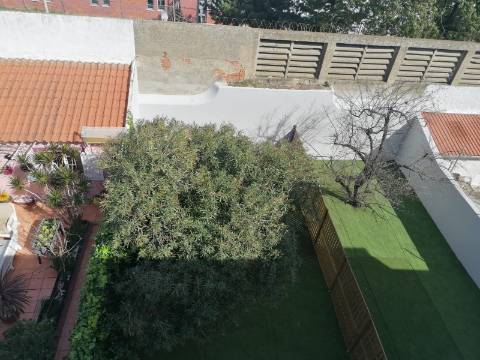 Duplex T4 Luminoso com Vista de rio na Graça, Lisboa