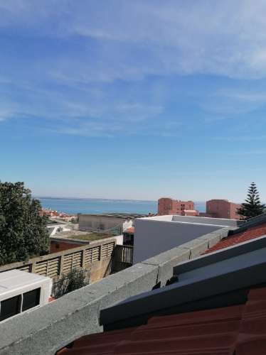 Duplex T4 Luminoso com Vista de rio na Graça, Lisboa