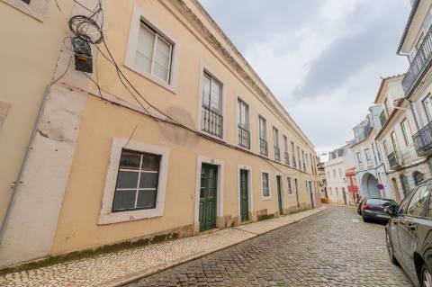 Prédio Urbano em Propriedade Total com Potencial Residencial - Campo de Ourique / Largo do Rato, Lisboa