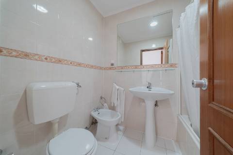 Prédio Urbano em Propriedade Total com Potencial Residencial - Campo de Ourique / Largo do Rato, Lisboa