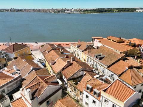 Prédio - Oportunidade de Reabilitação no Centro Histórico do Seixal- Vista Rio