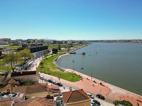 Prédio - Oportunidade de Reabilitação no Centro Histórico do Seixal- Vista Rio