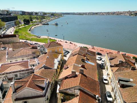 Prédio - Oportunidade de Reabilitação no Centro Histórico do Seixal- Vista Rio