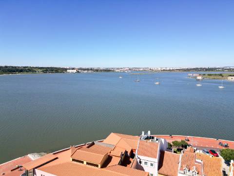 Prédio - Oportunidade de Reabilitação no Centro Histórico do Seixal- Vista Rio