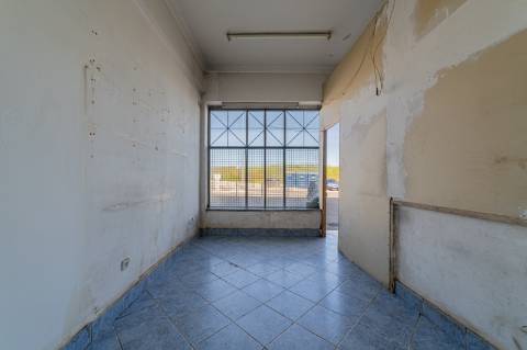 Oportunidade de Investimento a 5 minutos de Lisboa | Loja com 80m²