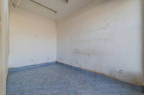 Oportunidade de Investimento a 5 minutos de Lisboa | Loja com 80m²