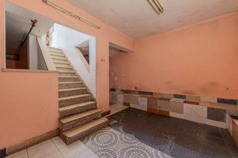 Oportunidade de Investimento a 5 minutos de Lisboa | Loja com 80m²