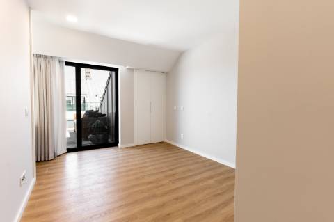 T4Duplex com varandas e terraço Sofisticação e Exclusividade em Aveiro