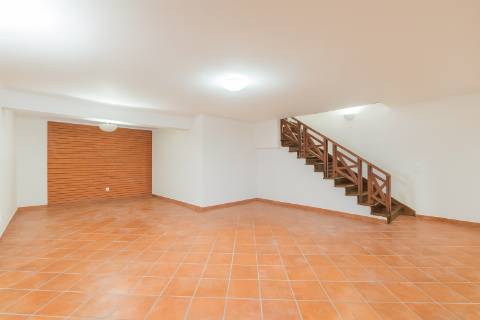 Moradia Térrea de Luxo na Verdizela com 1.200 m² de Terreno e Área de Lazer Completa