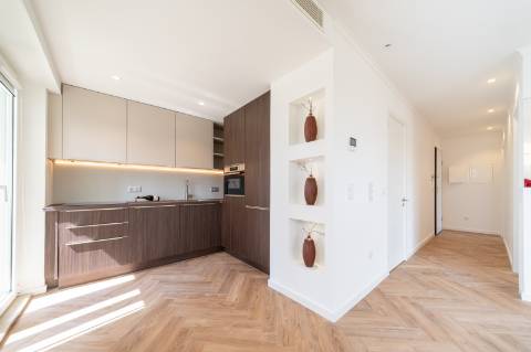 Apartamento T2 em Amoreiras, Piso 6 com elevador, boa orientação solar e vista ampla