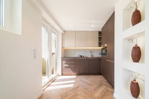 Apartamento T2 em Amoreiras, Piso 6 com elevador, boa orientação solar e vista ampla