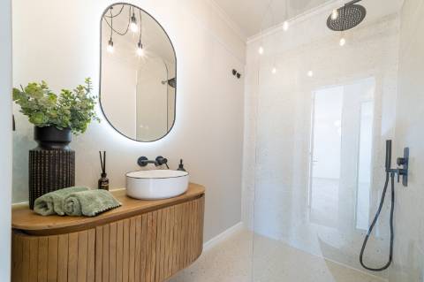 Apartamento T2 em Amoreiras, Piso 6 com elevador, boa orientação solar e vista ampla