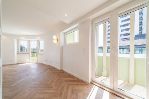 Apartamento T2 em Amoreiras, Piso 6 com elevador, boa orientação solar e vista ampla