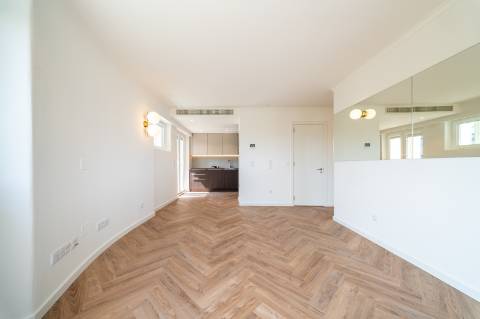 Apartamento T2 em Amoreiras, Piso 6 com elevador, boa orientação solar e vista ampla