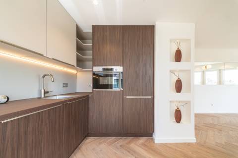 Apartamento T2 em Amoreiras, Piso 6 com elevador, boa orientação solar e vista ampla