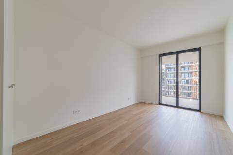 Apartamento T4 novo a estrear com terraço panorâmico e vista Tejo em Miraflores - Oeiras