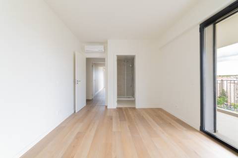 Apartamento T4 novo a estrear com terraço panorâmico e vista Tejo em Miraflores - Oeiras