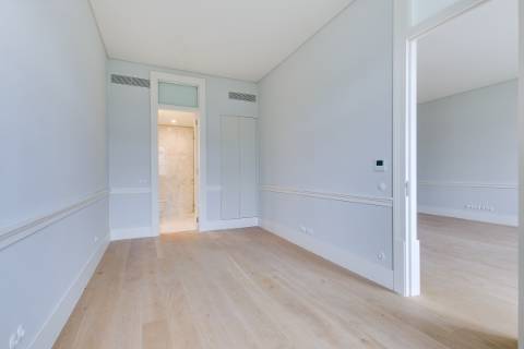 Apartamento T2 para venda na Praça Dom Pedro IV
