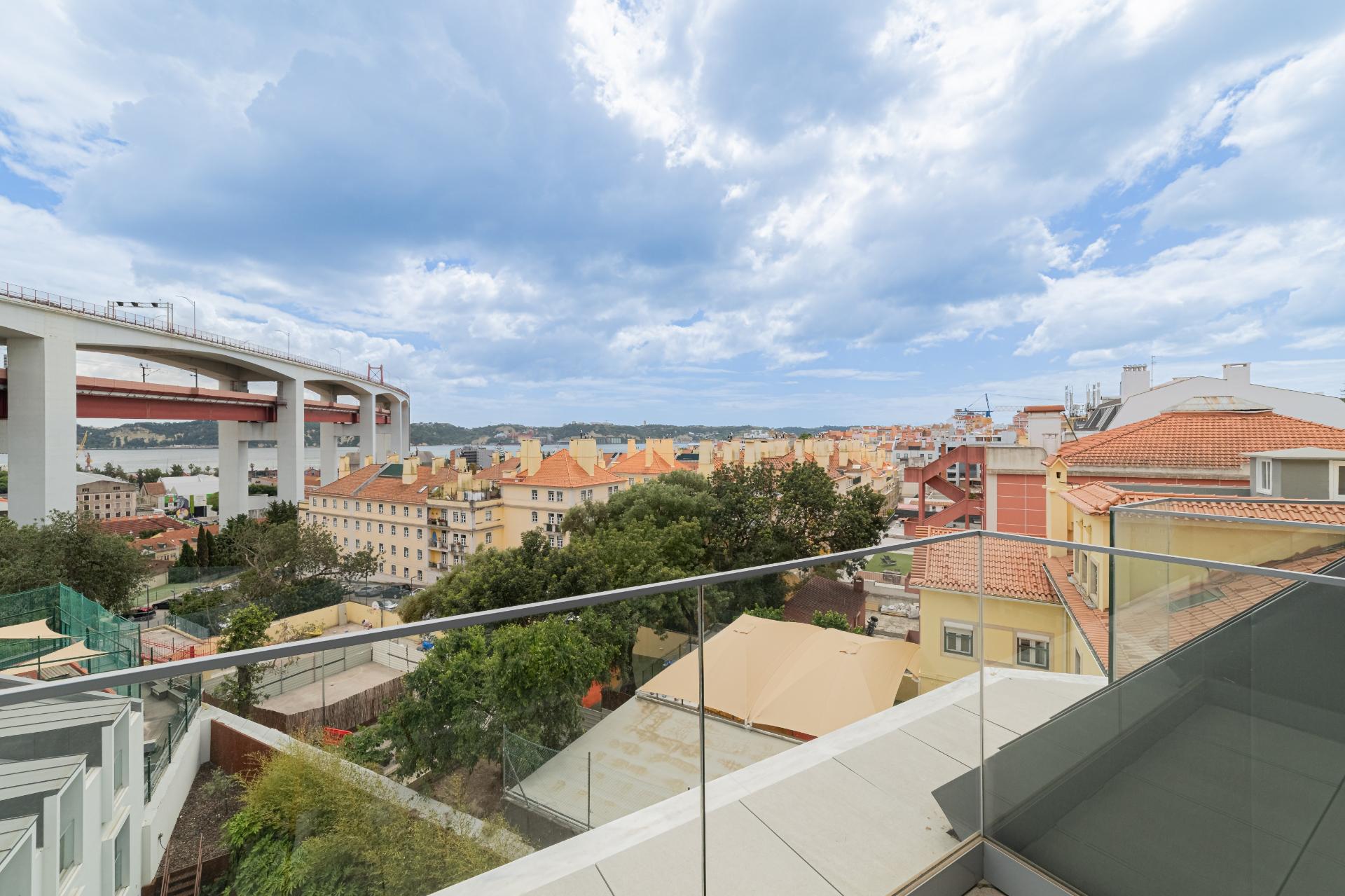 Apartamento T3 em Alcântara