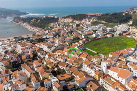 Moradia de charme com dois espaços habitacionais independentes (T3 + T2*) a 2 minutos da Baía de São Martinho do Porto