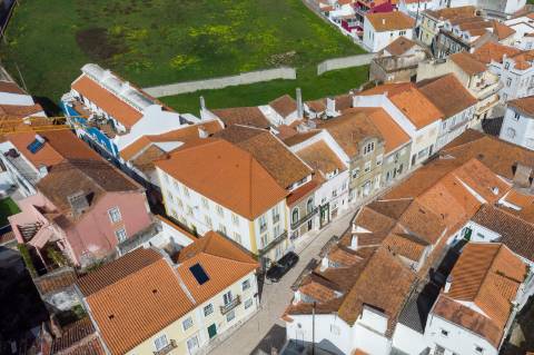 Moradia de charme com dois espaços habitacionais independentes (T3 + T2*) a 2 minutos da Baía de São Martinho do Porto
