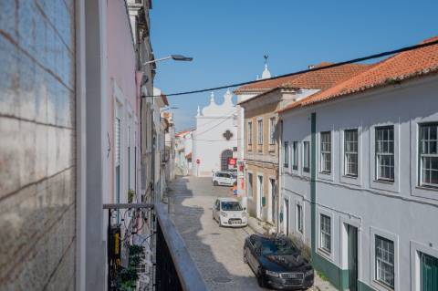 Moradia de charme com dois espaços habitacionais independentes (T3 + T2*) a 2 minutos da Baía de São Martinho do Porto