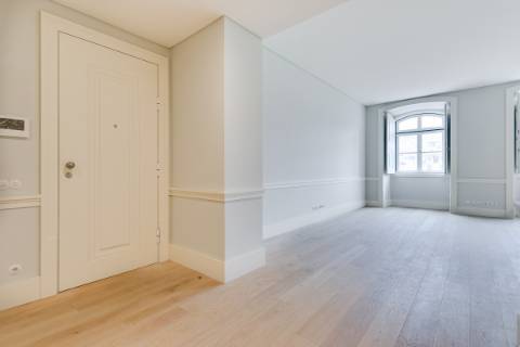 Sofisticado Apartamento T2 Novo no Rossio com Vista Privilegiada sobre Lisboa