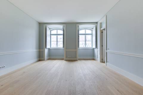 Sofisticado Apartamento T2 Novo no Rossio com Vista Privilegiada sobre Lisboa