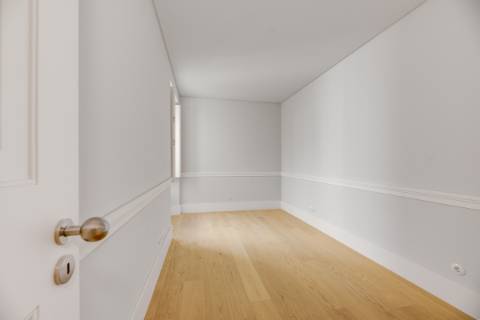 Sofisticado Apartamento T2 Novo no Rossio com Vista Privilegiada sobre Lisboa