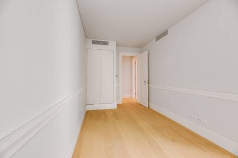 Sofisticado Apartamento T2 Novo no Rossio com Vista Privilegiada sobre Lisboa