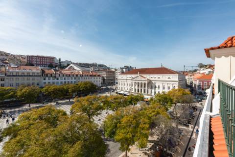 Exclusivo T2 de Luxo na Praça do Rossio - Vista Deslumbrante sobre a Lisboa Histórica