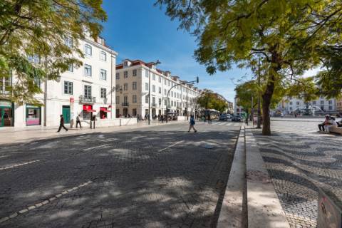 Exclusivo T2 de Luxo na Praça do Rossio - Vista Deslumbrante sobre a Lisboa Histórica
