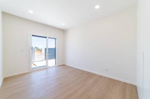 Moradia Exclusiva de Arquitetura Contemporânea, Conforto, Elegância e Localização de Excelência