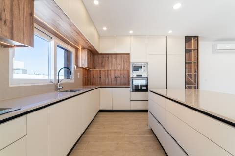 Moradia Exclusiva de Arquitetura Contemporânea, Conforto, Elegância e Localização de Excelência