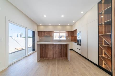 Moradia Exclusiva de Arquitetura Contemporânea, Conforto, Elegância e Localização de Excelência
