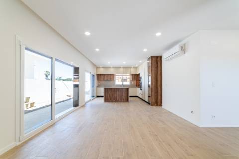 Moradia Exclusiva de Arquitetura Contemporânea, Conforto, Elegância e Localização de Excelência